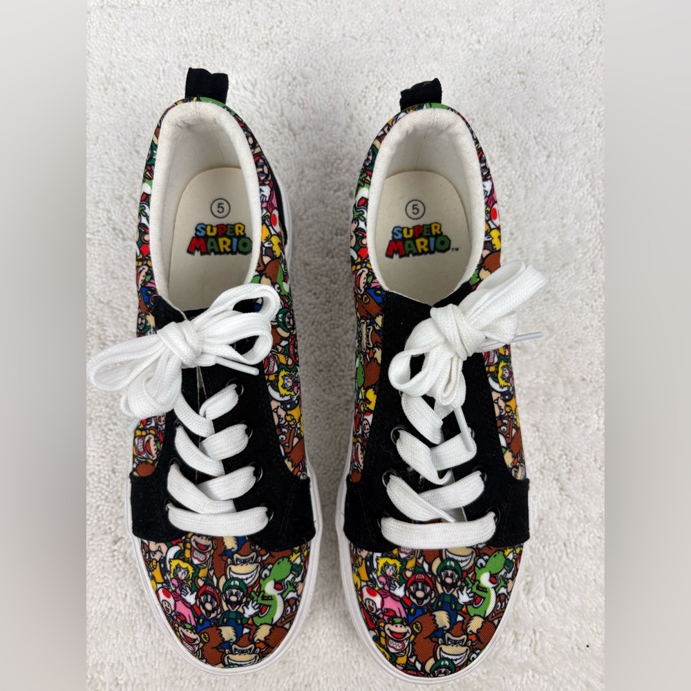 NWOT Ground Up Nintendo Super Mario Bros. Sneakers-Size: Big Boys 5-Lace-Up